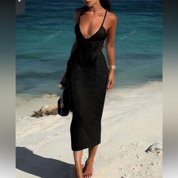 Black Backless Halter Bodycon Midi Dress - Picture 6 of 12